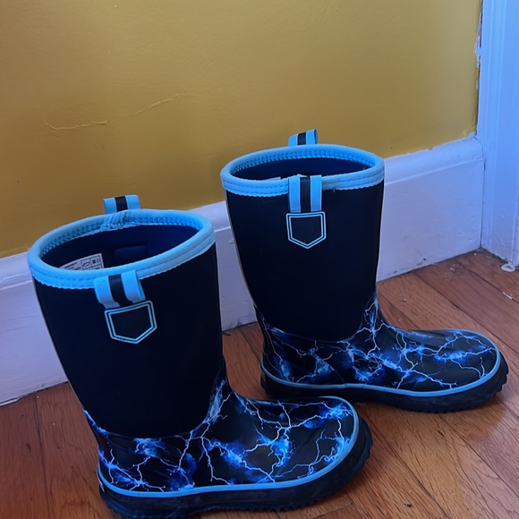 Lined rain boots Lands End like new! Size 1 kids. - Picture 2 of 5